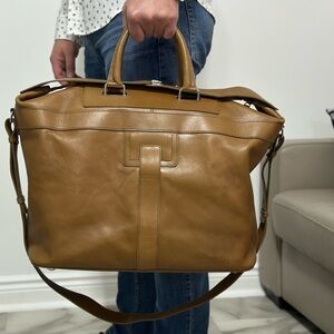 LEATHER WEEKENDER DUFFLE BAG BANANA REPUBLIC
